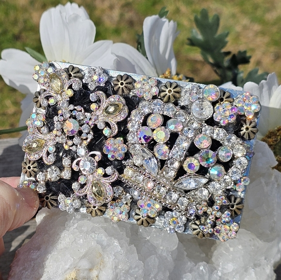 Handmade custom crystal belt buckle - Picture 5 of 9